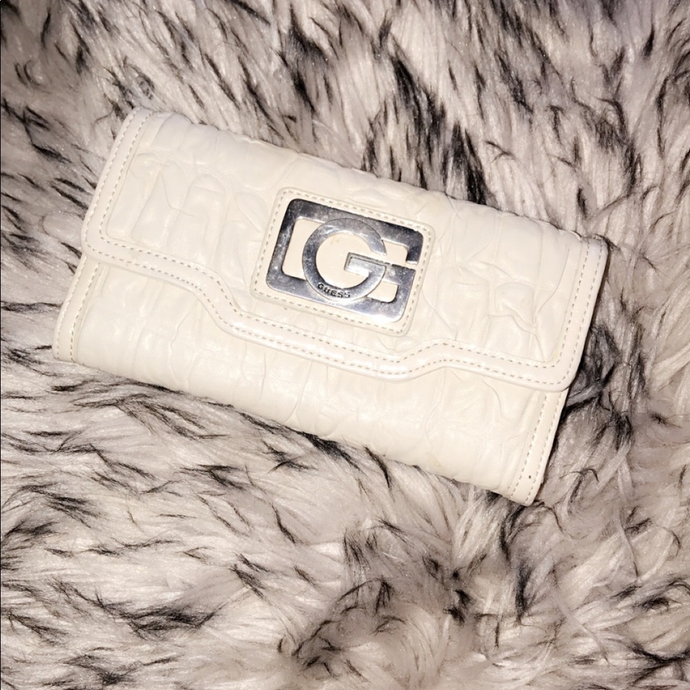 Guess cream wallet